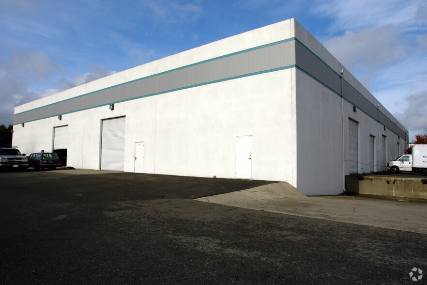 More Photos Of 5199 Fulton Dr, Fairfield Warehouse For Lease