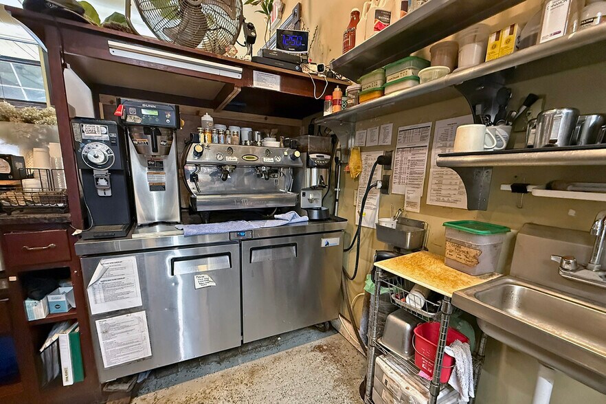 More Photos Of 725 7th St E, Saint Paul General Retail For Lease