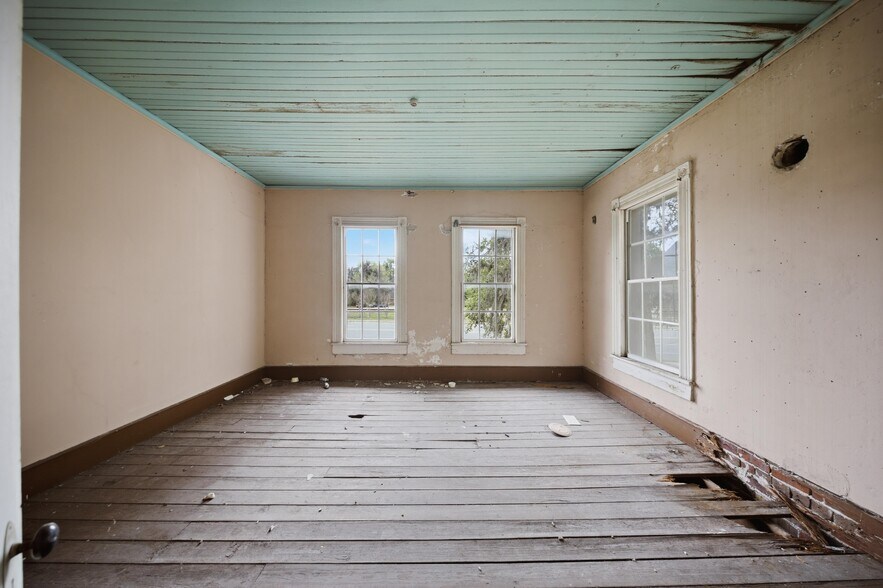 More Photos Of 120 N Main St, Bushnell Office Residential For Sale