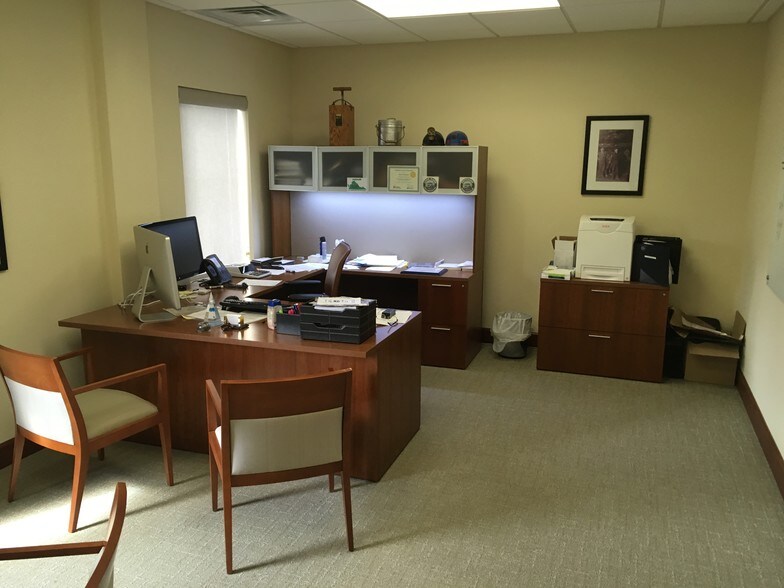 More Photos Of 3006 Mount Vernon Rd, Hurricane Office Residential For Sale