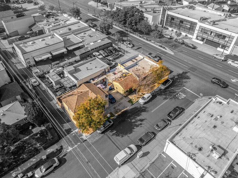More Photos Of 2200 W Burbank Blvd, Burbank Storefront Retail Office For Sale