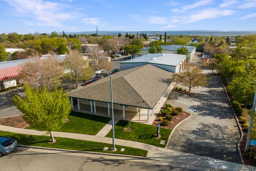 More Photos Of 2289 Ivy St, Chico Flex For Lease