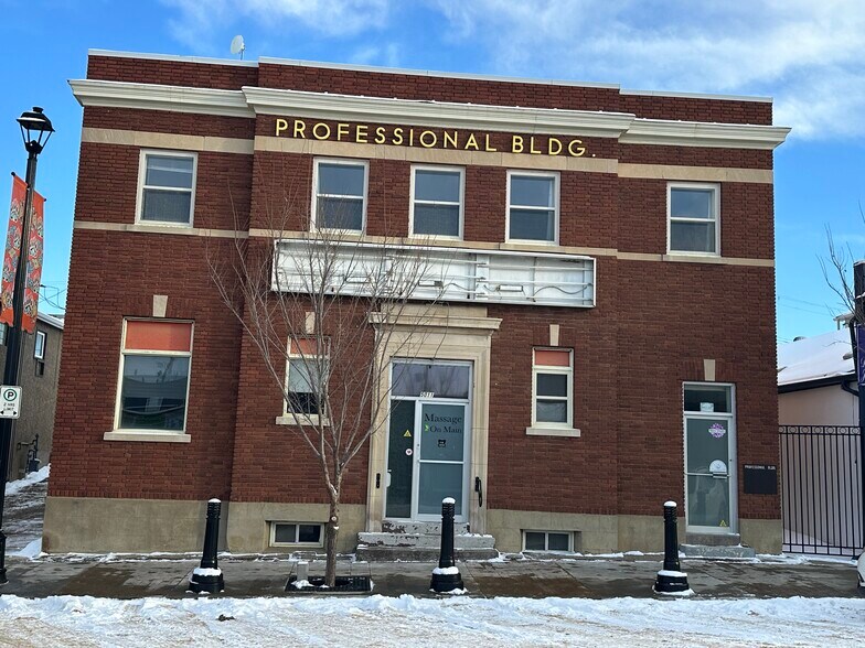 More Photos Of 5011 50 St, Stony Plain Storefront For Sale