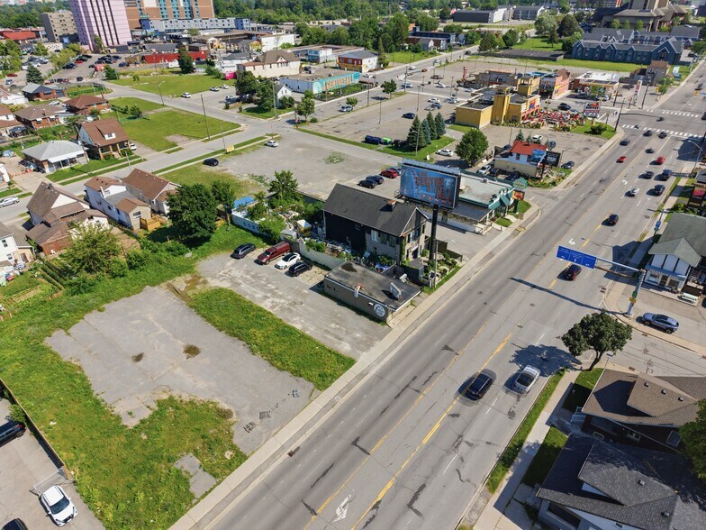More Photos Of 5784 Stanley Ave, Niagara Falls Restaurant For Lease