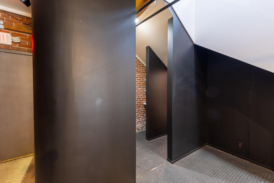 More Photos Of 5 S Newstead Ave, Saint Louis Office For Sale
