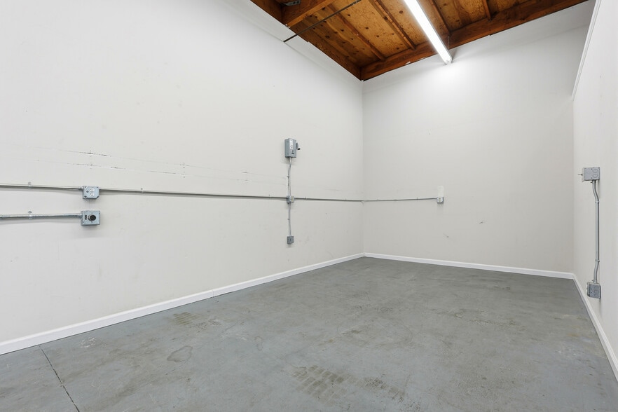 More Photos Of 1555 Yosemite Ave, San Francisco Warehouse For Sale