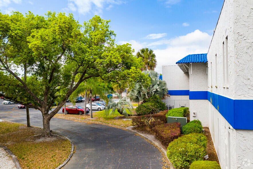 More Photos Of 5118 N 56th St, Tampa Office For Lease