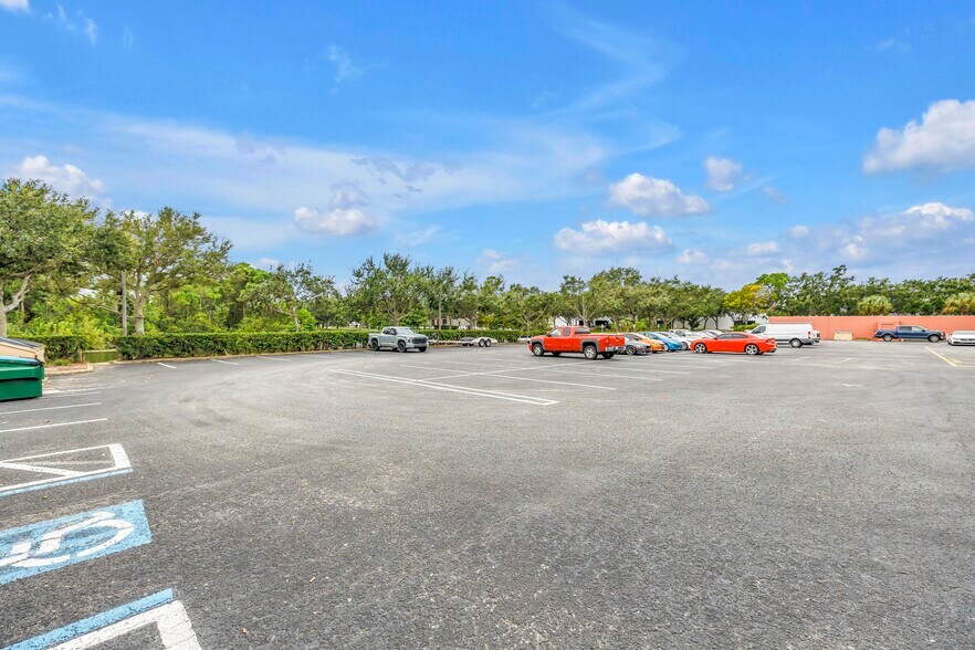 More Photos Of 1780 102nd Ave N, Saint Petersburg Light Distribution For Lease