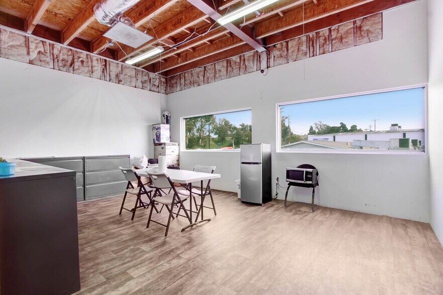 More Photos Of 3650 E Main St, Ventura Auto Dealership For Lease