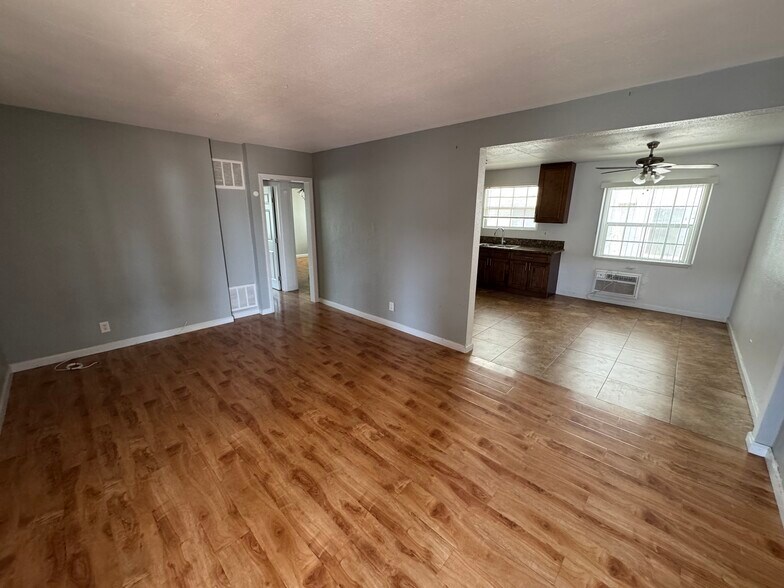 More Photos Of 15624-15628 Vanowen St, Van Nuys Apartments For Sale