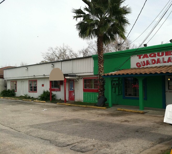 Primary Photo Of 127-129 Grand Ave, Bacliff Restaurant For Lease