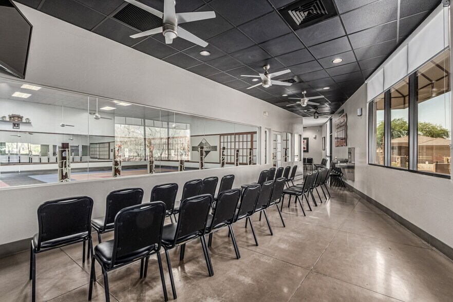 More Photos Of 3173 E Chandler Blvd, Phoenix Freestanding For Sale