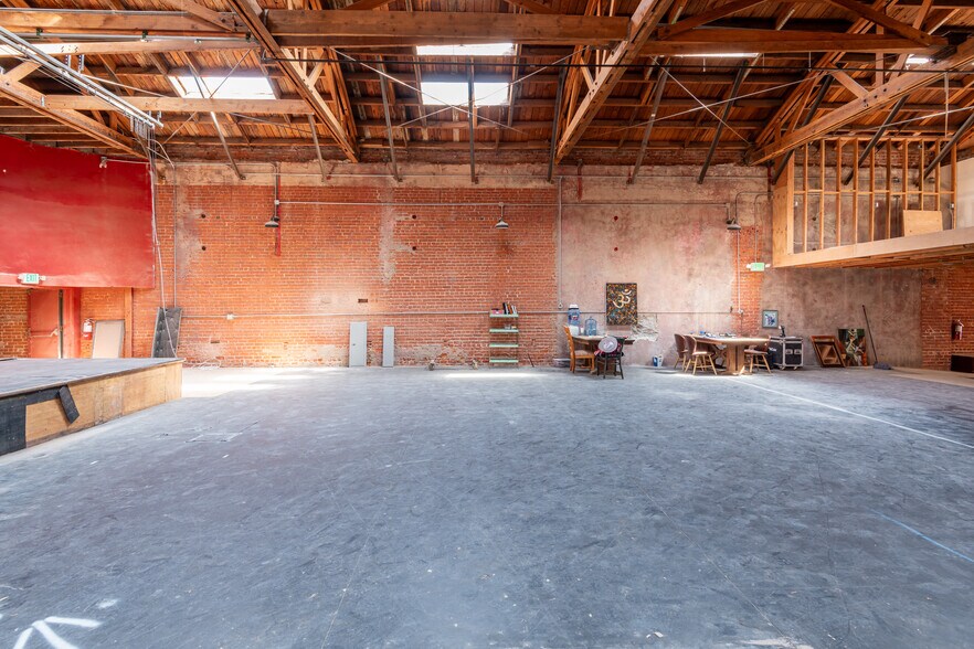 More Photos Of 5253 W Adams Blvd, Los Angeles Storefront Retail Office For Lease
