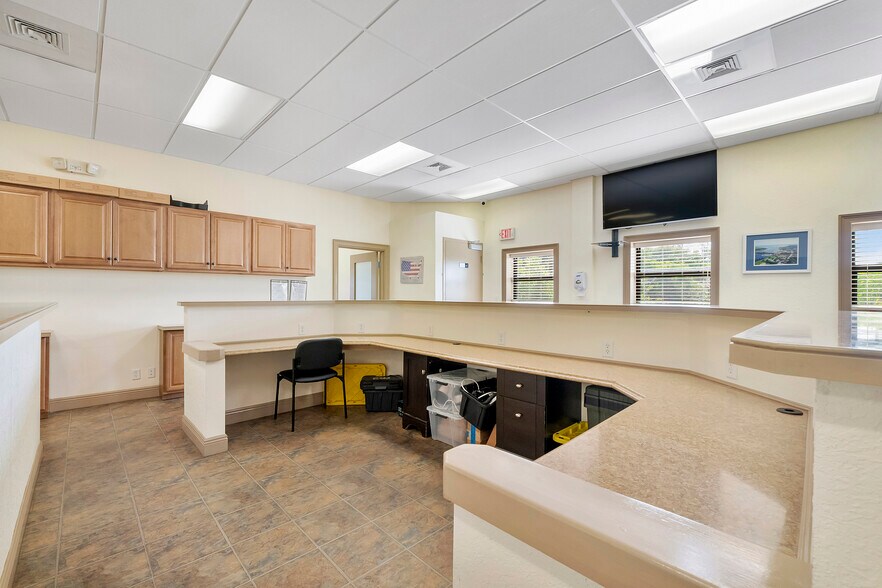 More Photos Of 1133 53rd Ct N, Mangonia Park Warehouse For Sale