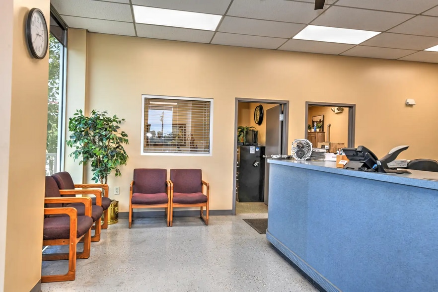 More Photos Of 707 Lane Allen Rd, Lexington Auto Repair For Sale