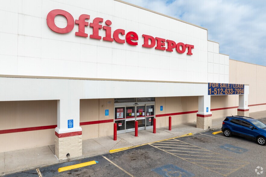 More Photos Of 1737 S Staples St, Corpus Christi Freestanding For Lease