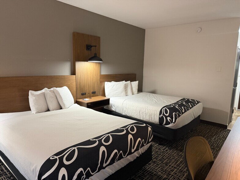 More Photos Of 6604 Londonderry Way, Union City Hotel For Sale