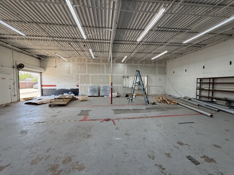More Photos Of 4309 Action St, Garland Service For Lease