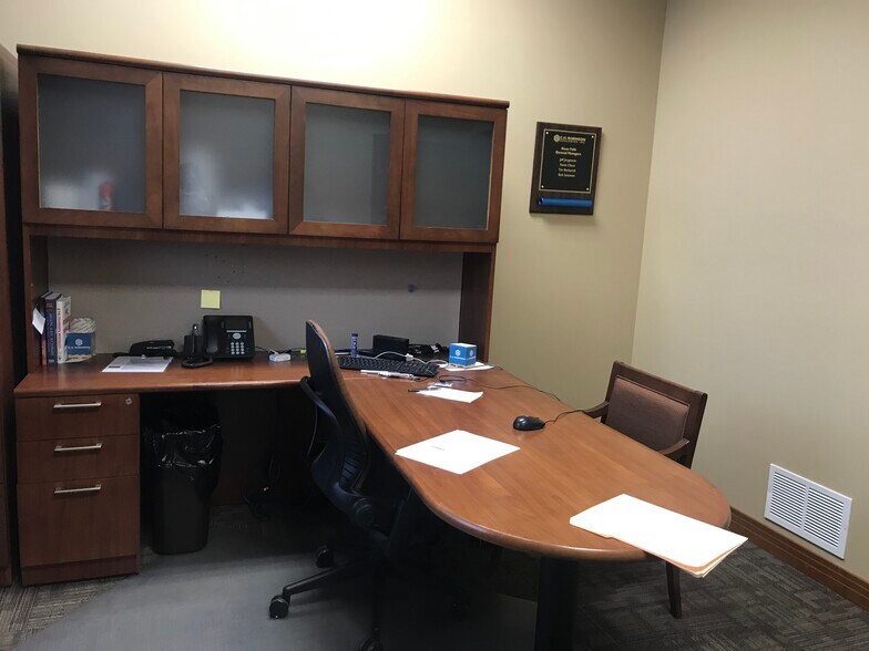 More Photos Of 5117 S Crossing Pl, Sioux Falls Office For Lease