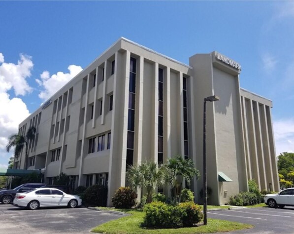 Primary Photo Of 3949 Evans Ave, Fort Myers Medical For Sale