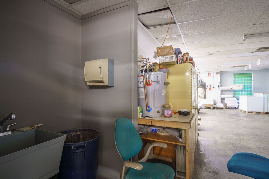 More Photos Of 611 S Mobberly Ave, Longview Flex For Sale