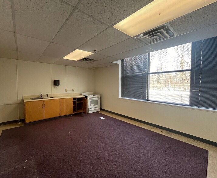 More Photos Of 1200-1298 Veterans Hwy, Bristol Office For Lease