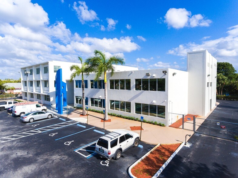 More Photos Of 3521 W Broward Blvd, Fort Lauderdale Office For Sale