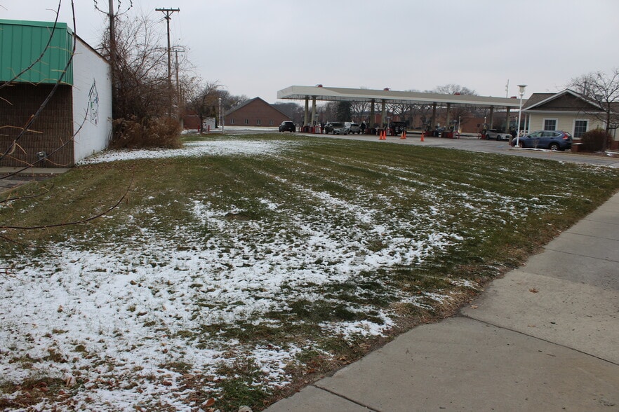 More Photos Of 23707-23709 Jefferson Ave, Saint Clair Shores Freestanding For Sale