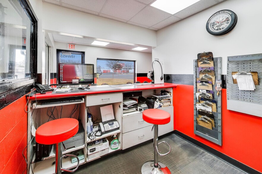 More Photos Of 18W455 Roosevelt Rd, Lombard Auto Repair For Sale