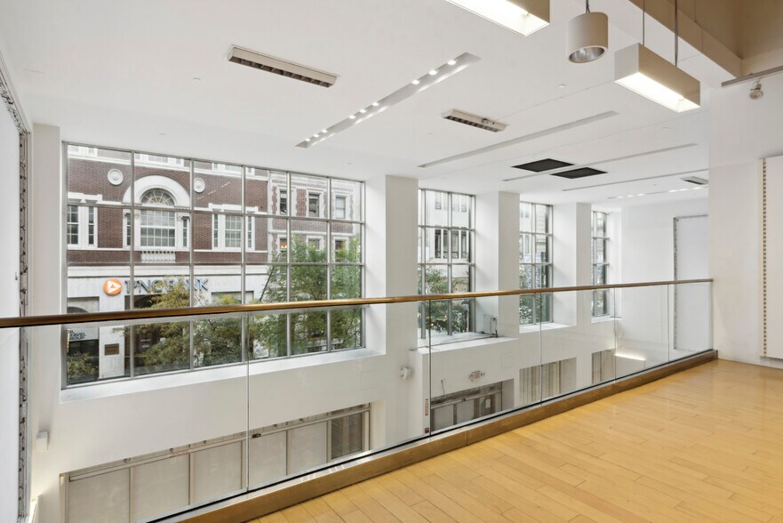 More Photos Of 1510 Walnut St, Philadelphia Storefront For Lease