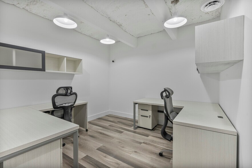 More Photos Of 2075-2129 W 76th St, Hialeah Showroom For Lease