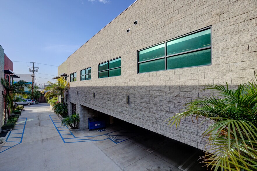 More Photos Of 130 Lomita St, El Segundo Research And Development For Lease