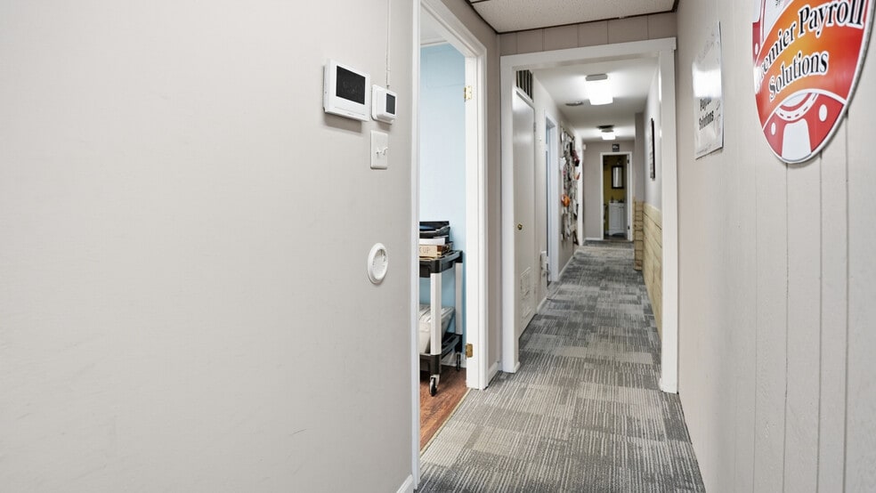 More Photos Of 18 Unqua Rd, Massapequa Loft Creative Space For Sale