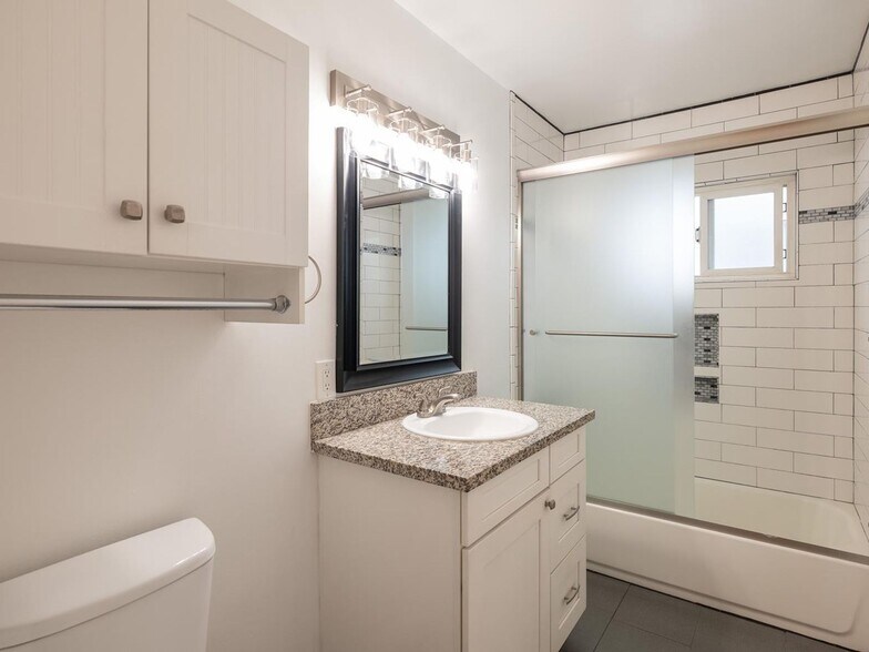 More Photos Of 14857 Hartsook St, Sherman Oaks Apartments For Sale