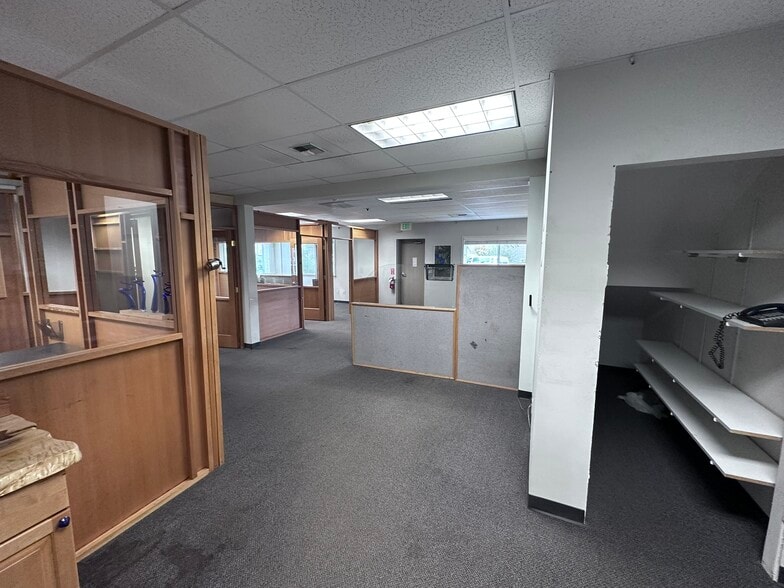 More Photos Of 2203 Queen St, Bellingham Flex For Lease