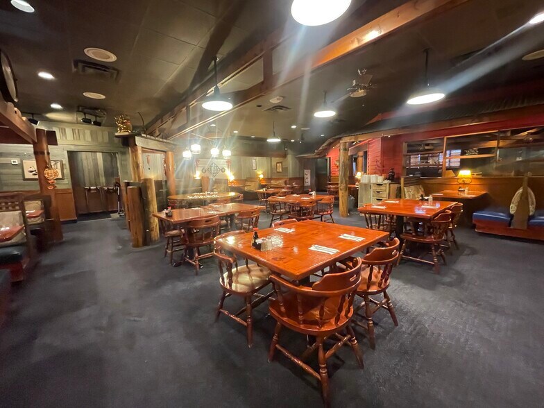 More Photos Of 2319 W Loop 250 N, Midland Flex For Sale