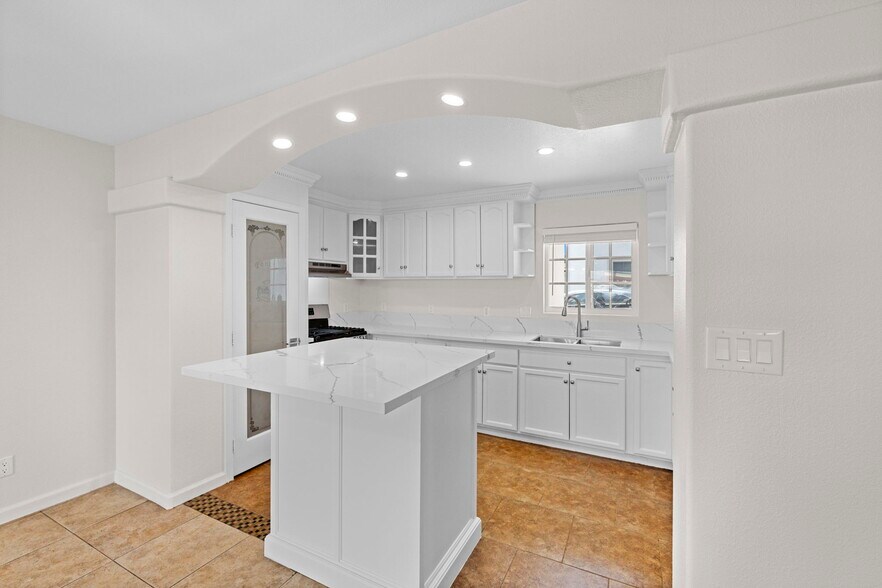 More Photos Of 1749 Dahlia Ave, San Diego Apartments For Sale