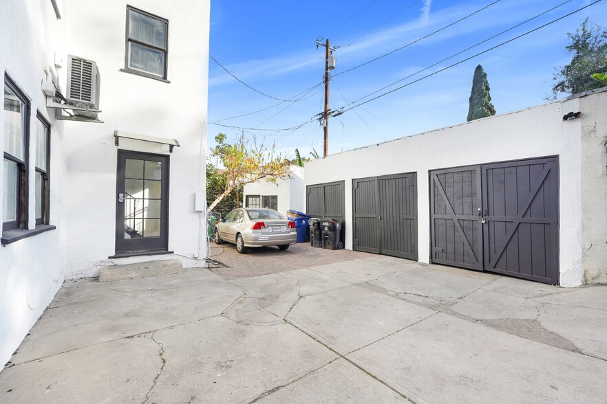 More Photos Of 852 N Oxford Ave, Los Angeles Apartments For Sale
