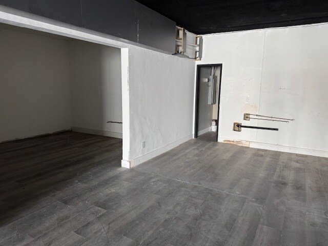 More Photos Of 22516 Ventura Blvd, Woodland Hills Freestanding For Sale