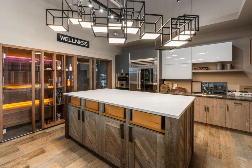 More Photos Of 12 Penny Ln, Gallatin Gateway Showroom For Sale