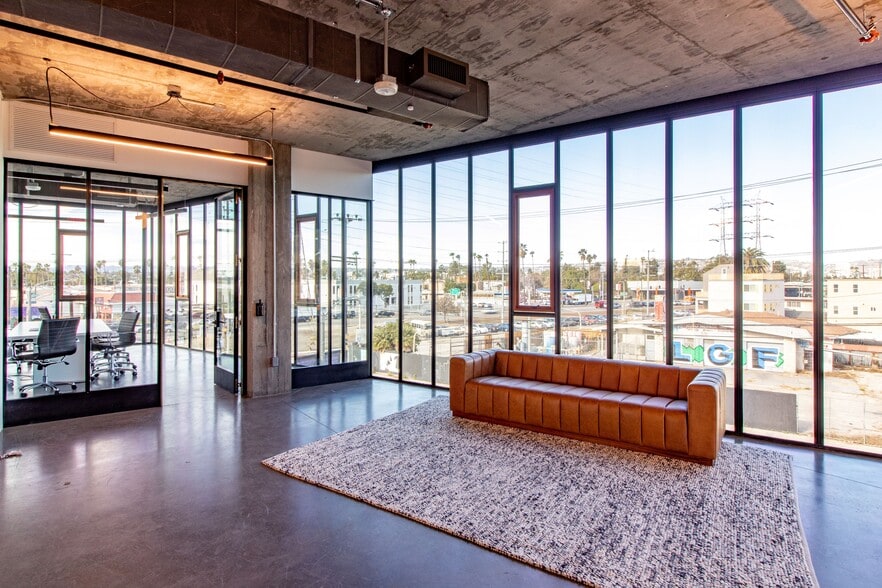 More Photos Of 5788 W Adams Blvd, Los Angeles Unknown For Lease