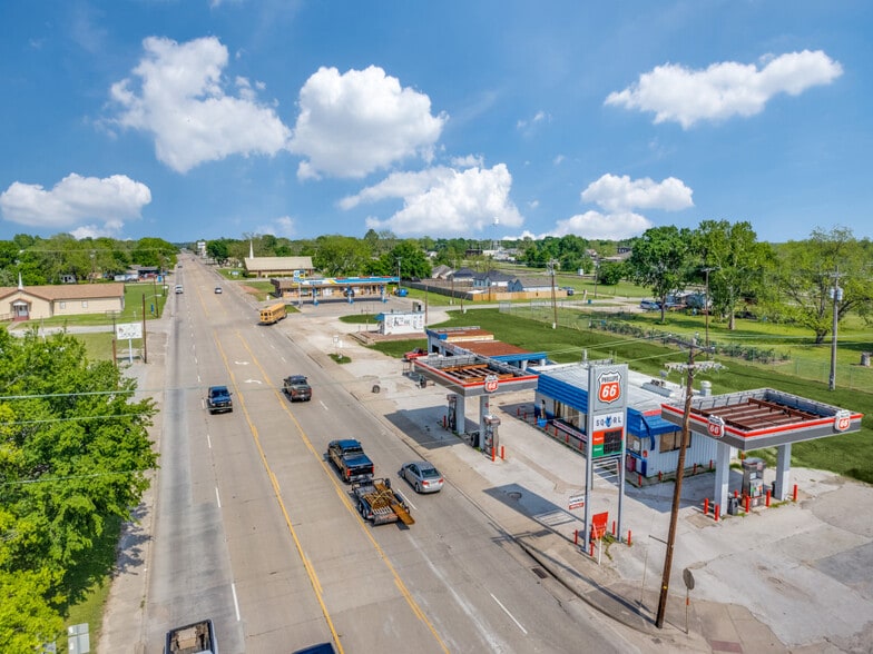More Photos Of 411 NW 2nd St, Kerens Convenience Store For Sale