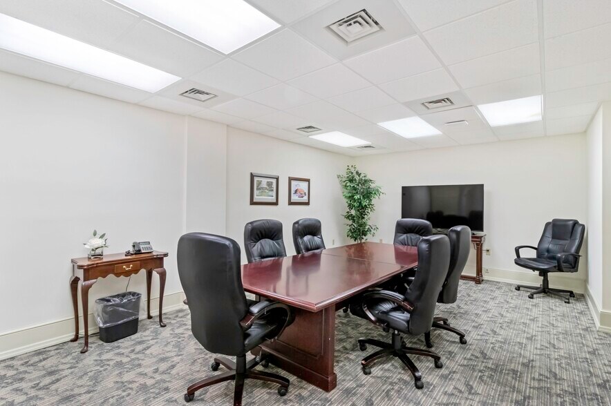 More Photos Of 330 E Coffee St, Greenville Office For Lease