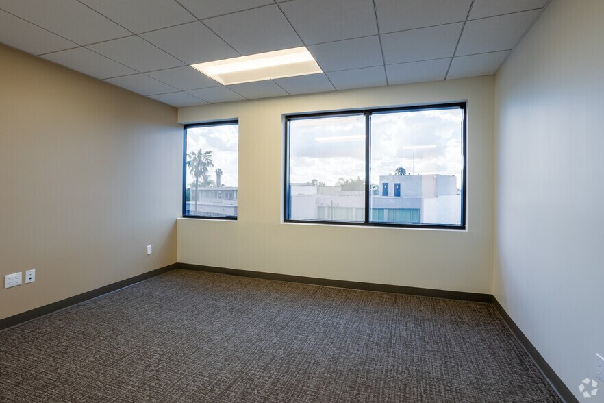 More Photos Of 4221 Wilshire Blvd, Los Angeles Loft Creative Space For Lease