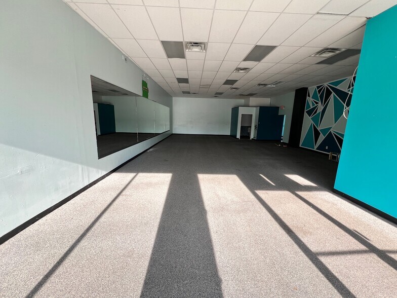 More Photos Of 2155 Jericho Tpke, Commack Medical For Lease