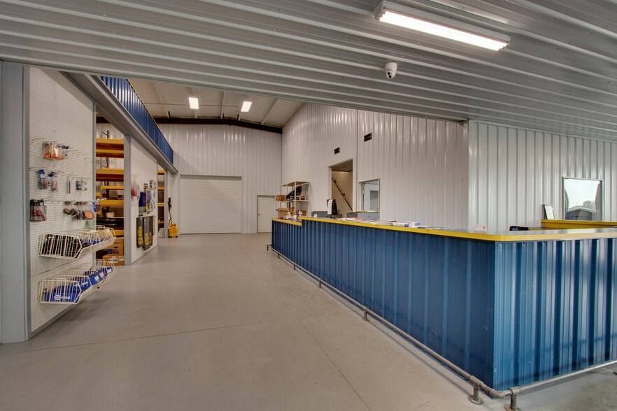 More Photos Of 25137 Outer Road 27, Wayland Auto Repair For Lease