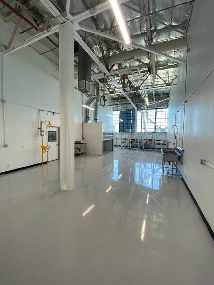 More Photos Of 1933 Davis St, San Leandro Storefront Retail Office For Lease