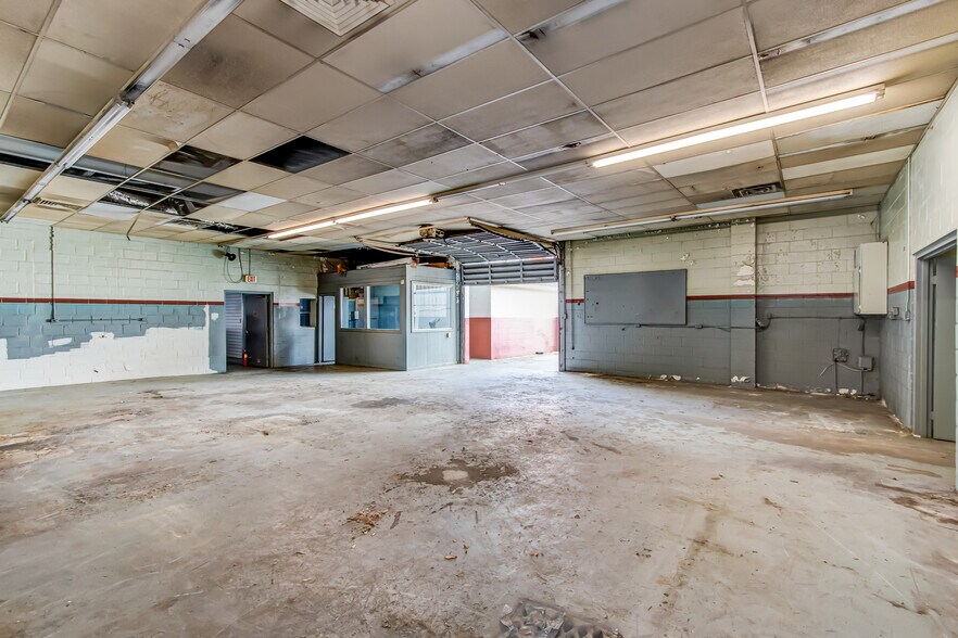 More Photos Of 551 Ellis St, Augusta Auto Dealership For Lease