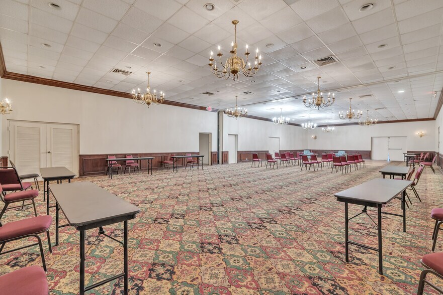 More Photos Of 5203 S 1st St, Abilene Hotel For Sale