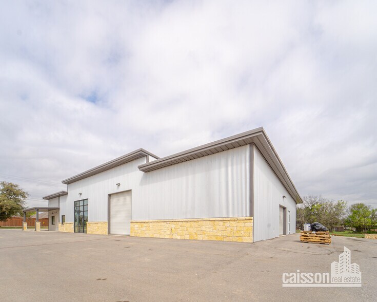 More Photos Of 108-132 Enterprise Pky, Boerne Unknown For Lease